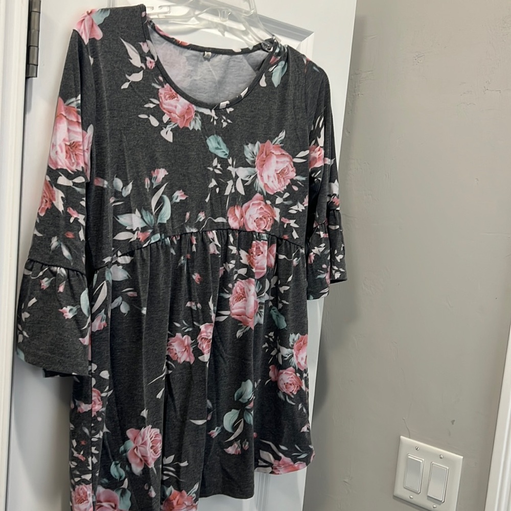 Maternity Womens 3/4 Sleeve flowered Top - size Xl